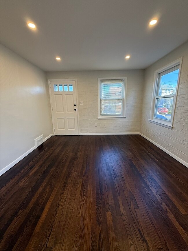 Building Photo - 520 Purce St