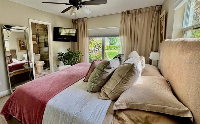 Building Photo - 1815 Barker Dr