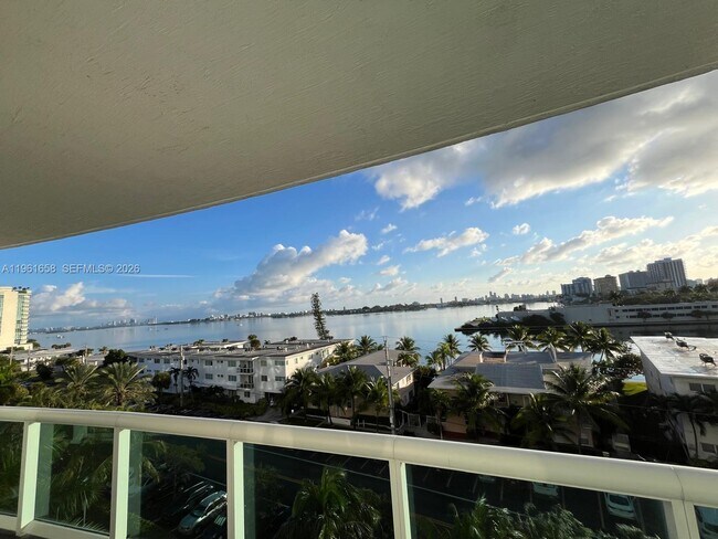 Building Photo - 7910 Harbor Island Dr