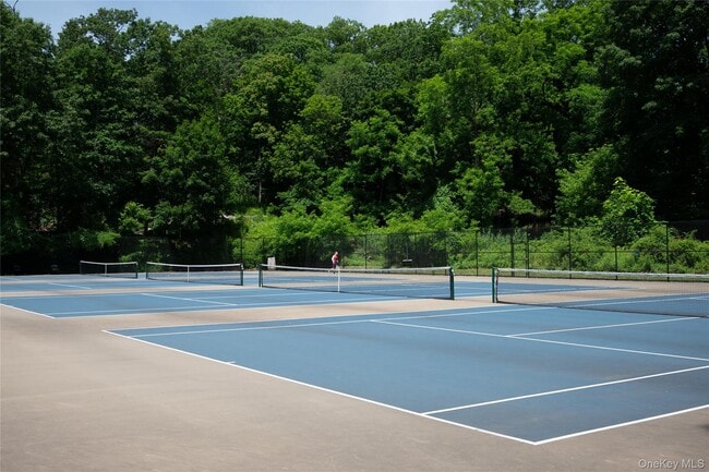 Building Photo - 579 Broadway