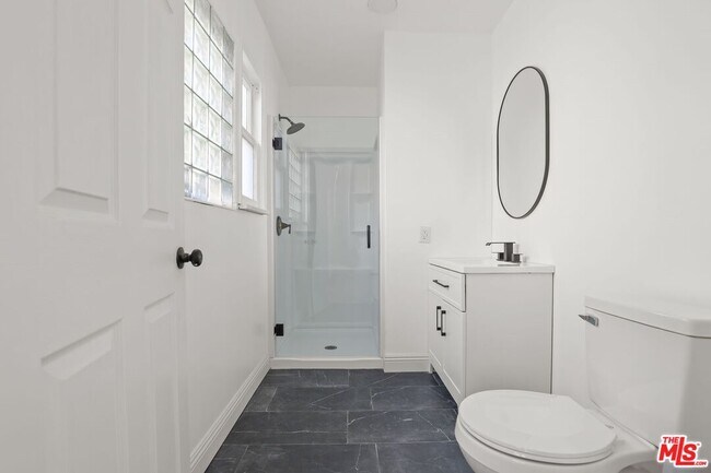 Building Photo - 4409 Victoria Park Dr