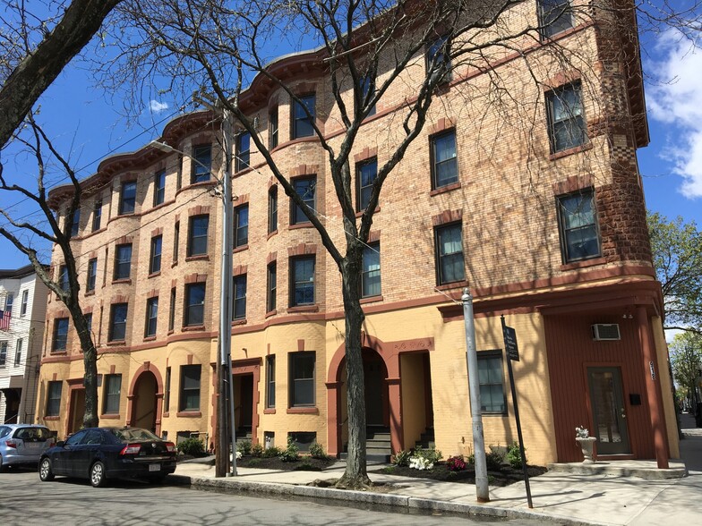 Building Photo - 120 Willow St