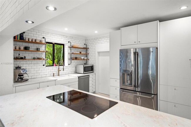 Building Photo - 670 NE 73rd St