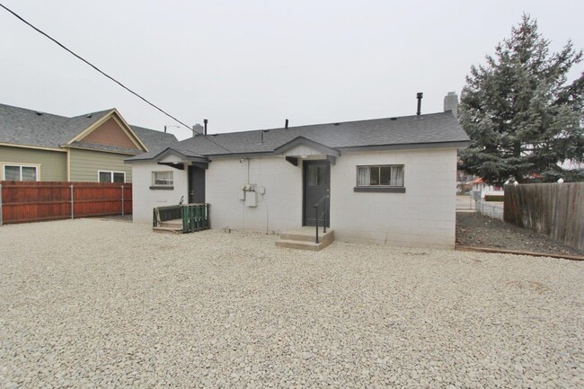 Building Photo - 816 S Washington Ave