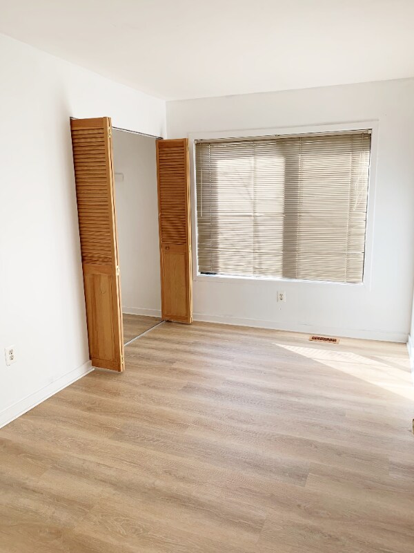 Building Photo - 9745 Lake Shore Dr