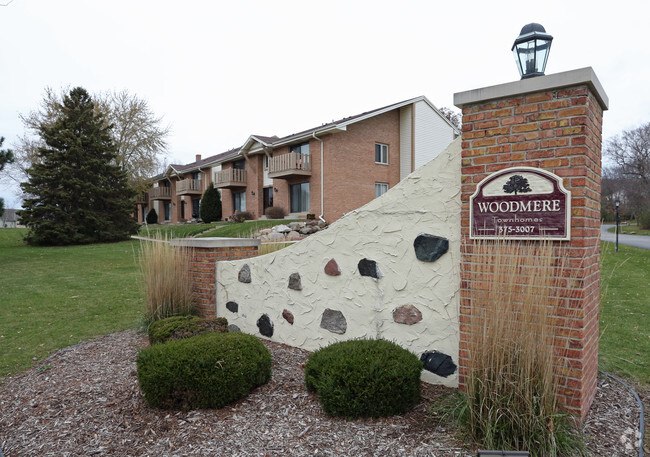 Building Photo - Woodmere Townhomes