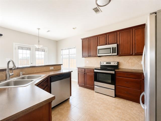 Building Photo - 127 Castleridge Dr