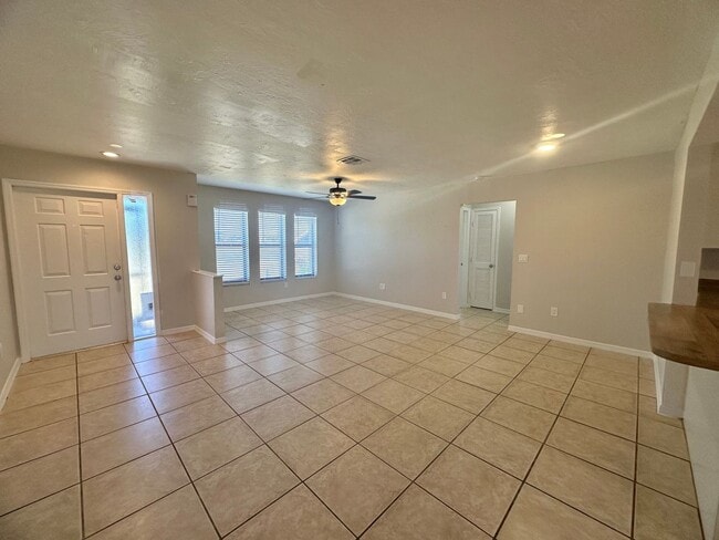 Building Photo - Fenced 3/2 with Screened Lanai in NE Cape Coral