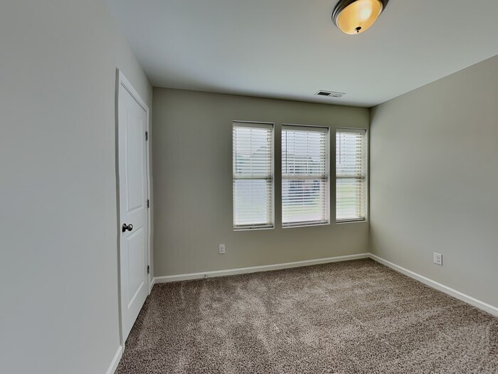 Building Photo - 171 Davelyn Ct