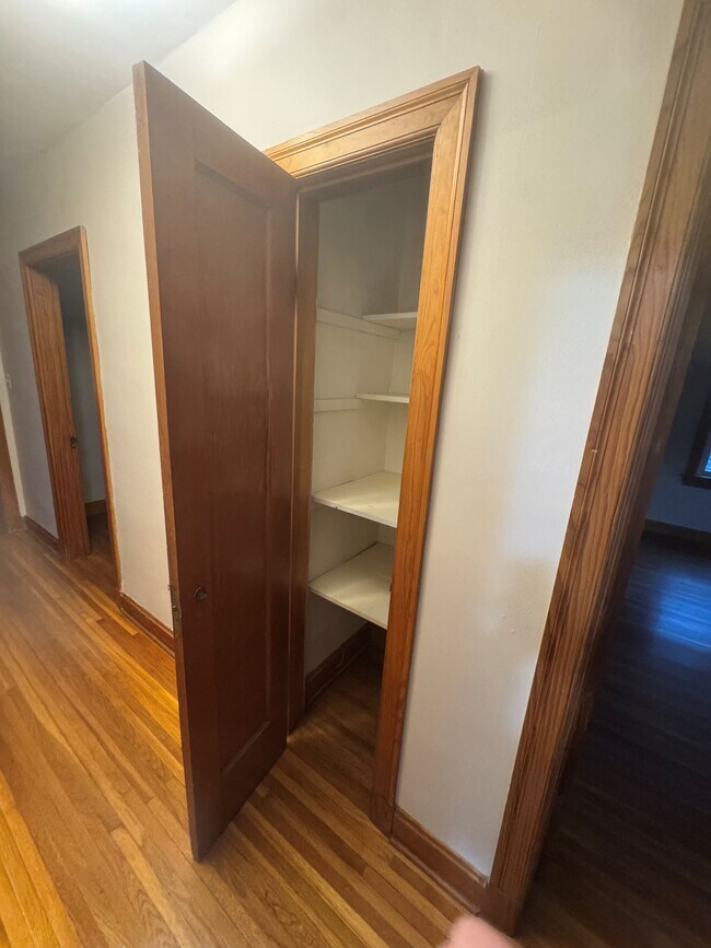 Building Photo - 922 Jefferson St