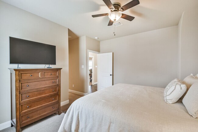 Building Photo - For Lease | 3 Bed, 2 Bath | 2,442 Sq Ft | ...