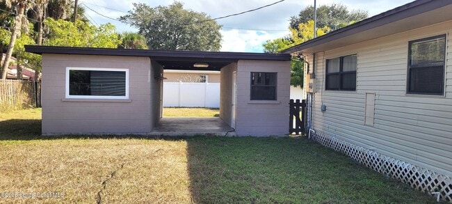 Building Photo - 1048 Hazelwood Dr