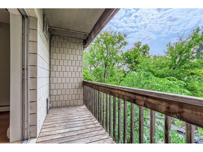 Building Photo - 380 Ramsey St