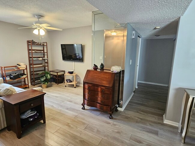 Building Photo - 10663 Ocean Palm Way