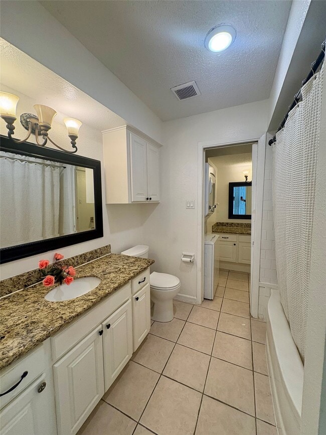 Building Photo - 2744 Briarhurst Dr