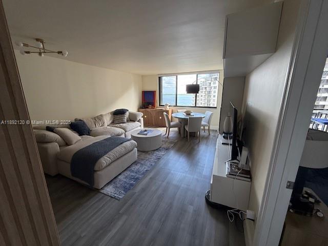 Building Photo - 540 Brickell Key Dr