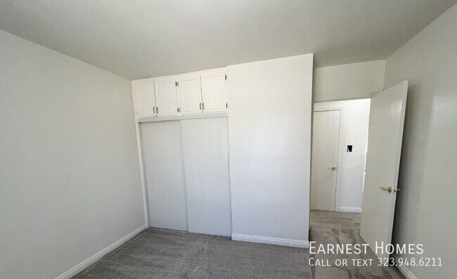 Building Photo - 14202 Delano St