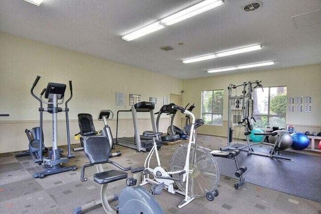 Building Photo - Unfurnished, SENIOR Living at Encina Royale