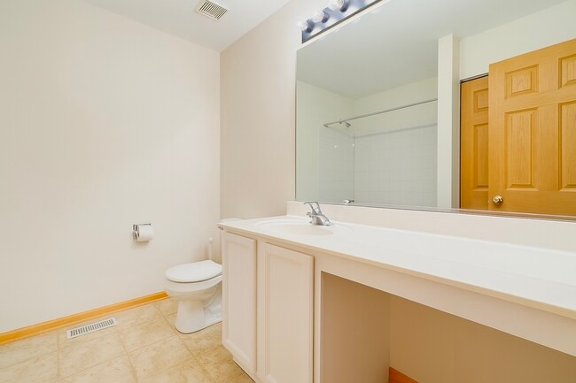 Building Photo - 2476 Oneida Ln