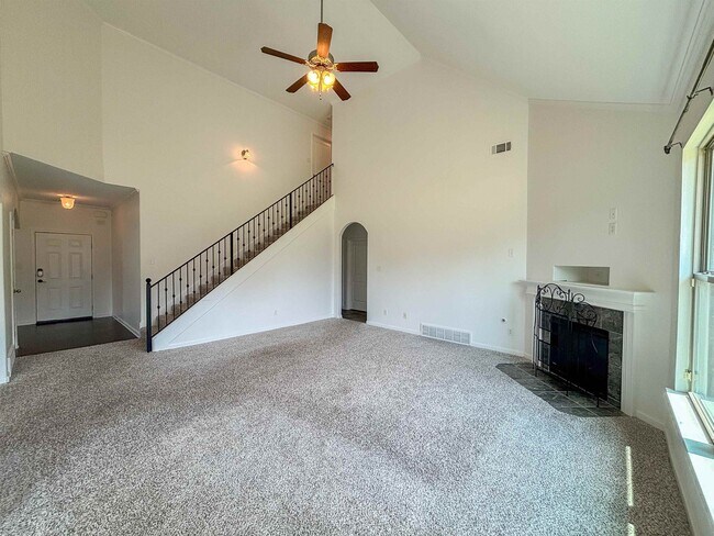 Building Photo - 6839 Hare Hill Dr