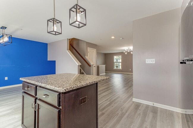 Building Photo - Welcome to this charming 3 bedroom, 2.5 ba...