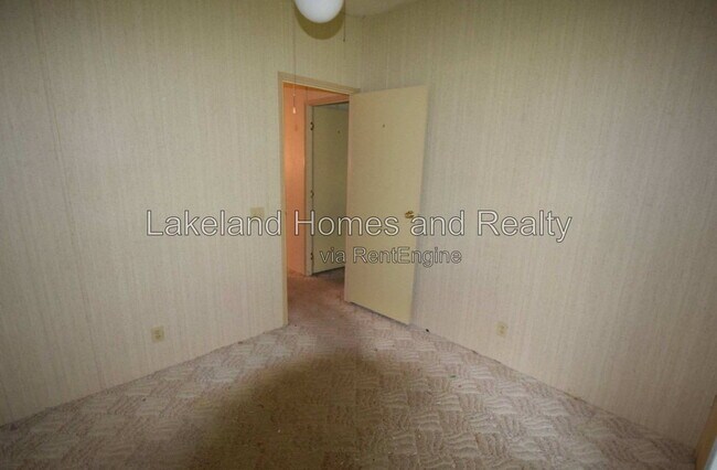 Building Photo - 1762 Fox Hill Dr