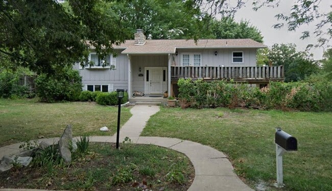 Building Photo - 830 Dehoff Dr