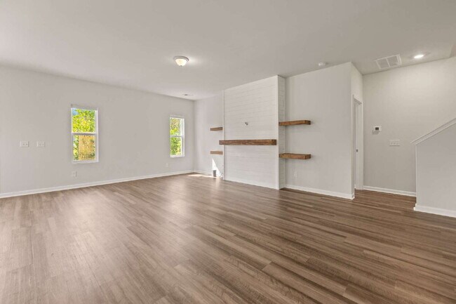 Building Photo - "Charming 3-Bed 2-Bath Residence in Telfai...