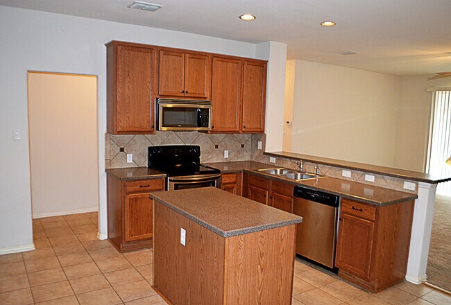 Building Photo - Spacious 2 Story Home in Weatherford Texas