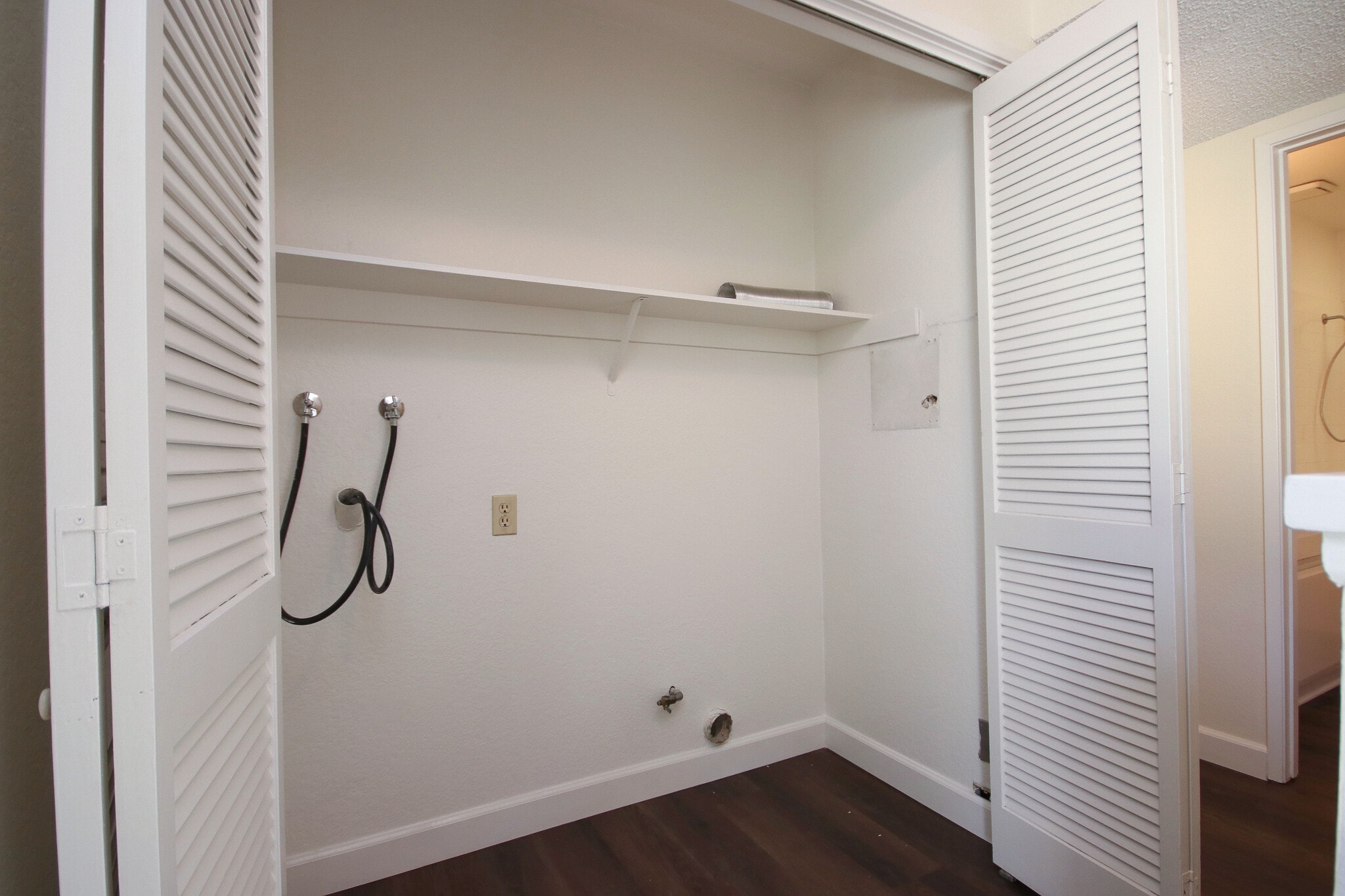 Building Photo - 416 N Bushnell Ave