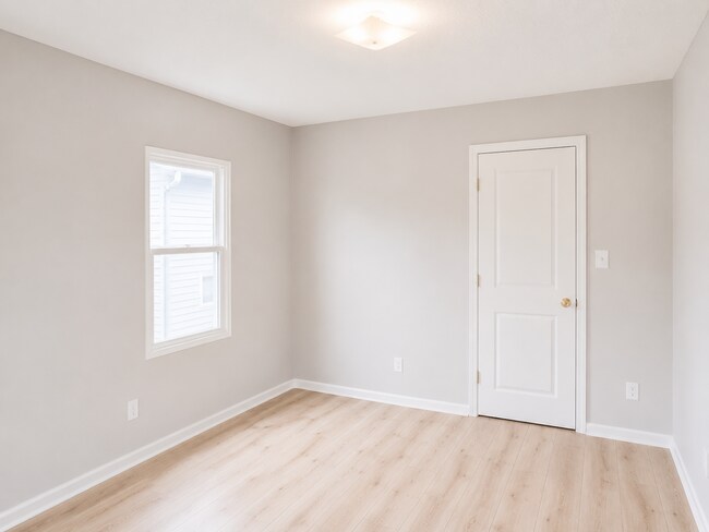 Building Photo - 324 2nd Ave