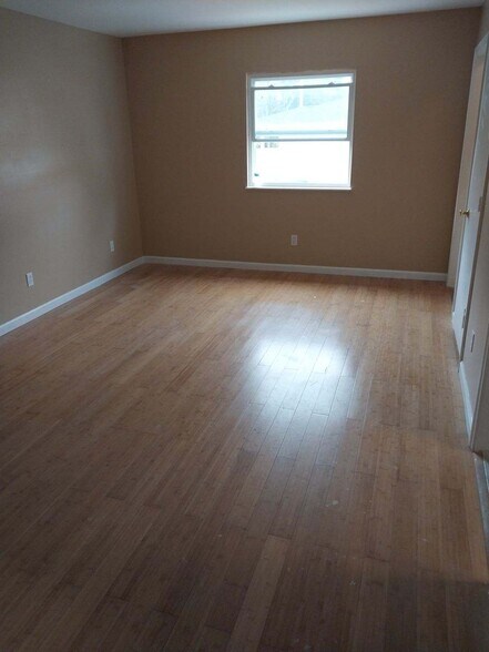 Building Photo - 109 Wade Ln