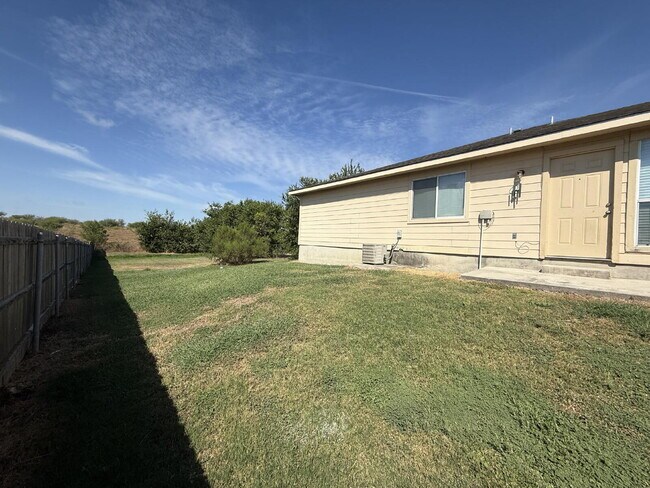 Building Photo - 3 Bedroom, 2 Bath Duplex with Yard Care Pr...