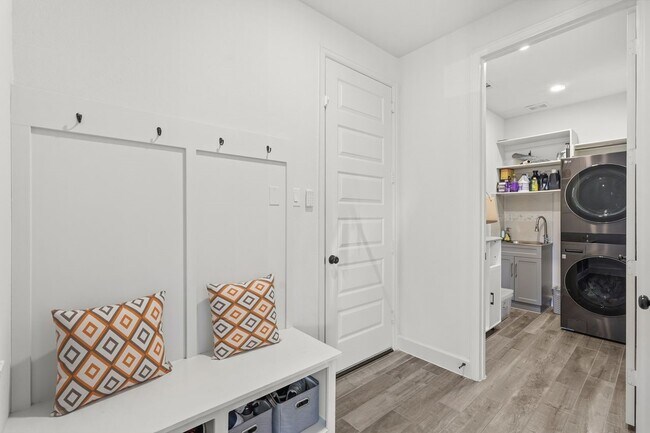 Building Photo - 28942 Woods Rose Ct