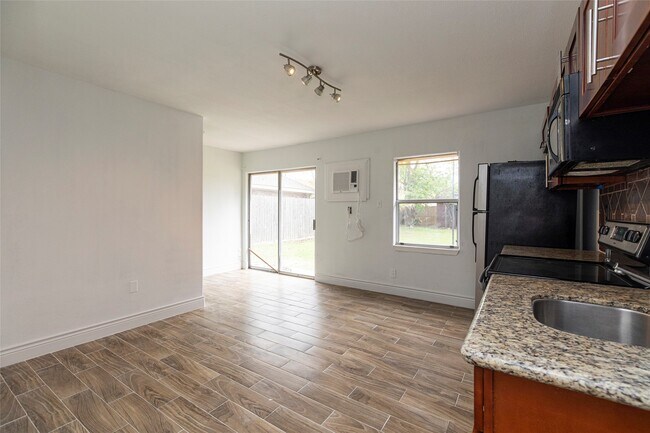 Building Photo - 2706 Stetson Ln