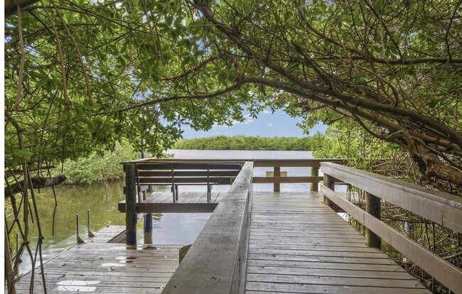 Building Photo - 5049 N Hwy A1A