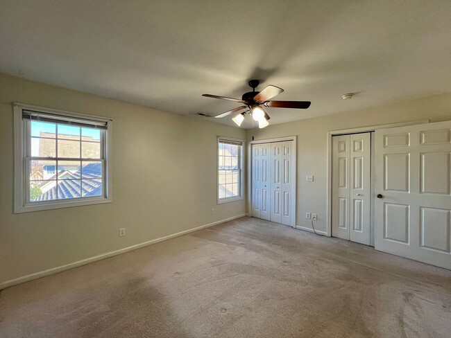 Building Photo - 3-Bed, 3-Full Bath, End Unit, 1-Car Garage!