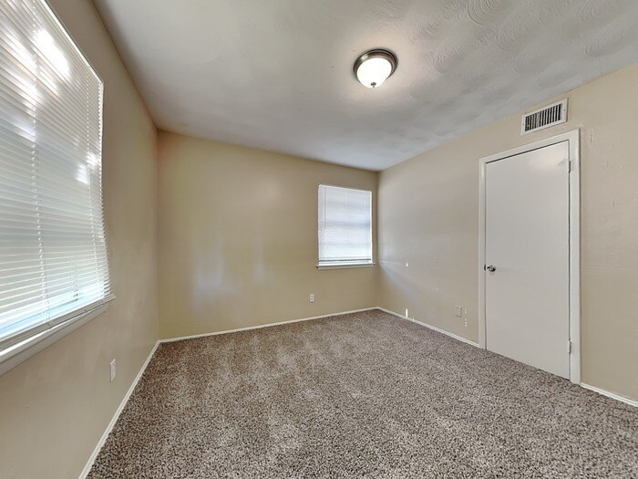 Building Photo - 2925 Caribbean Dr