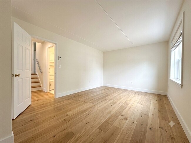 Building Photo - 26 Ellingwood St