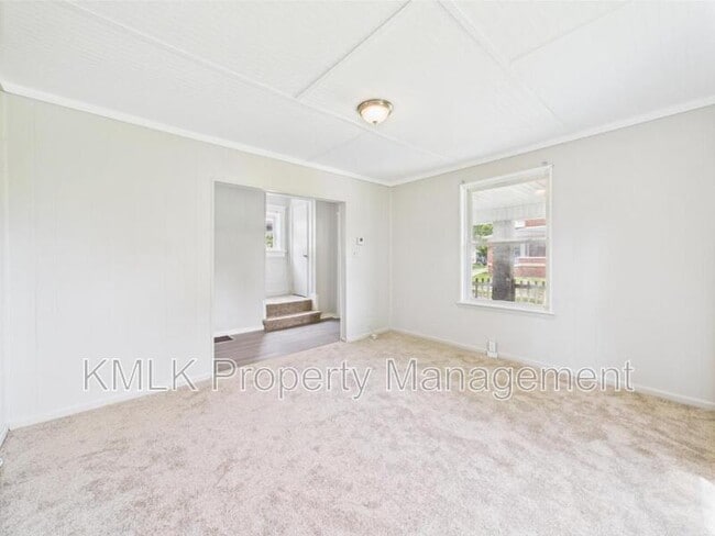 Building Photo - 448 E Voris St