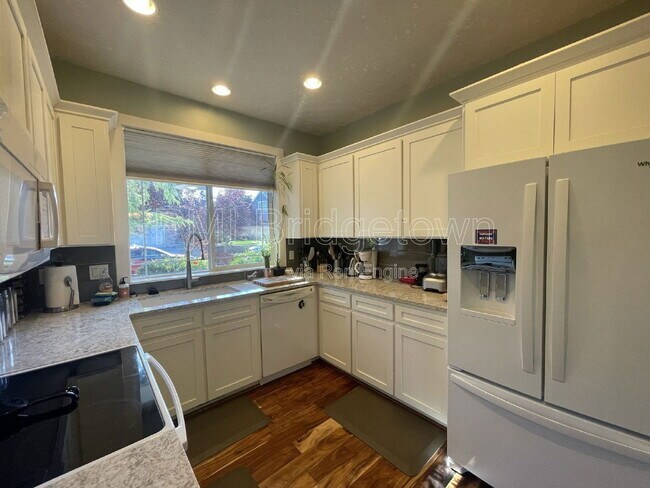 Building Photo - 1723 NW Wonderview Ave