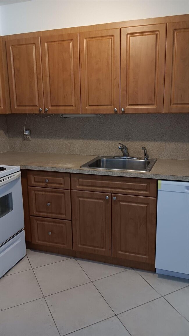 Building Photo - 4169 SW 67th Ave