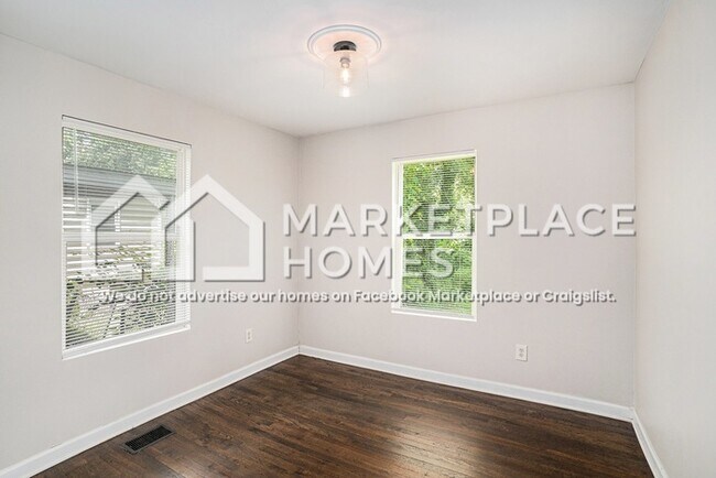 Building Photo - 2155 W Woodberry Ave