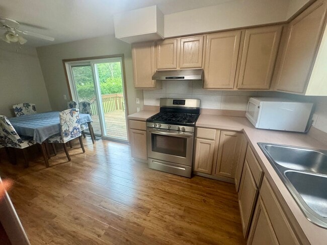 Building Photo - Charming 3-Bed Ranch in Parma FOR RENT!