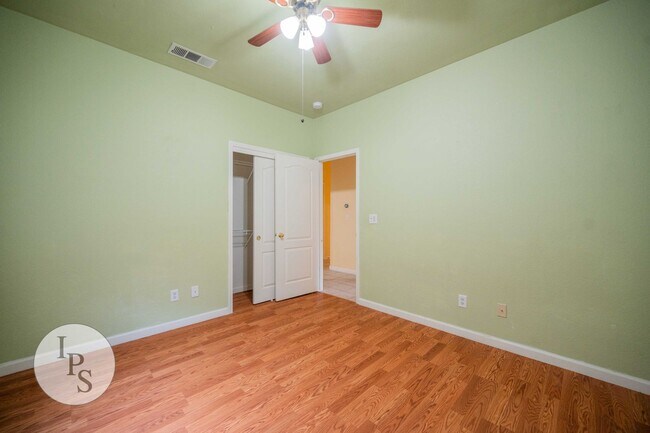 Building Photo - SOLAR!!!!  Fresno NorthEast Home, 4BR/2.75...