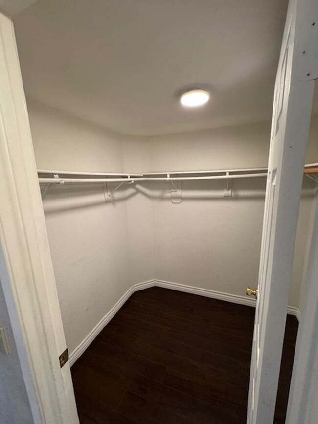 Building Photo - Home in the heart of Lake Elsinore