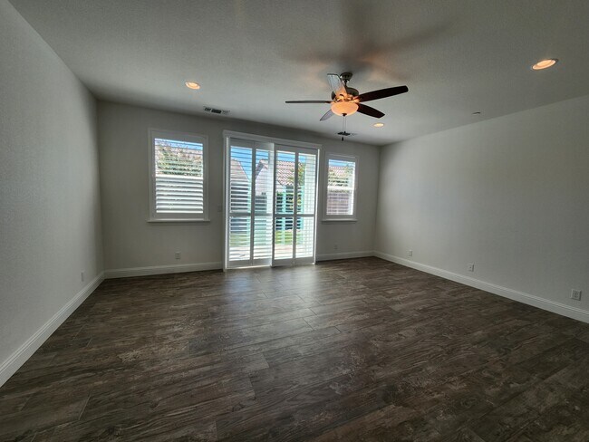 Building Photo - 1160 Brighton Way