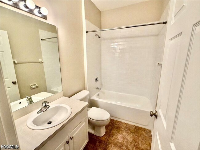 Building Photo - 1466 Argyle Dr