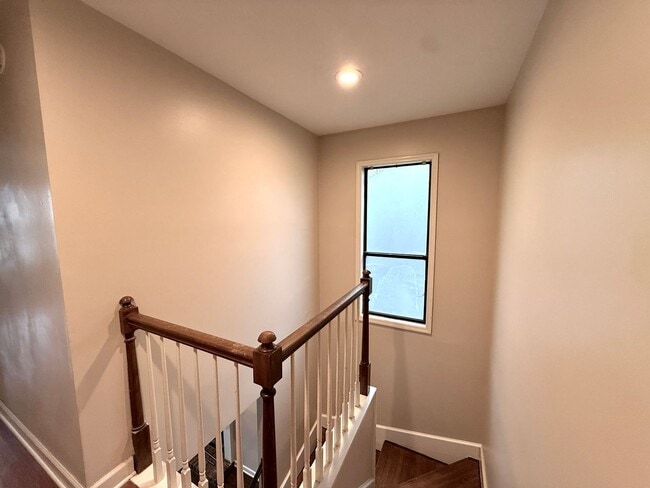 Building Photo - Quaint East Nashville Townhome