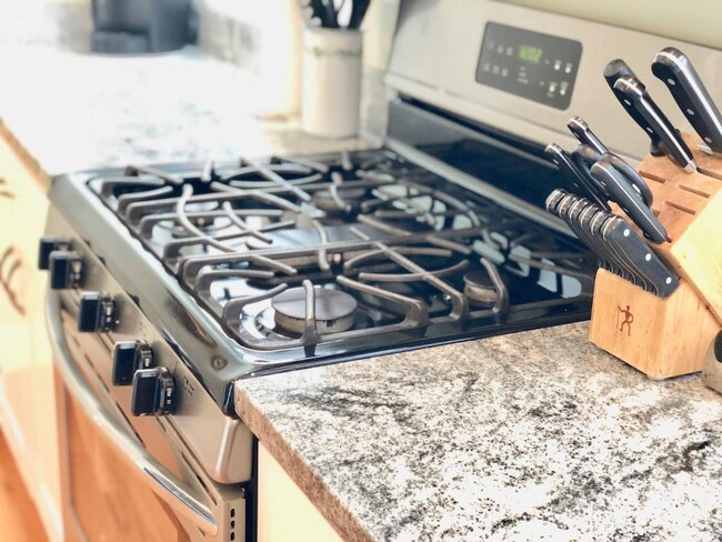 Building Photo - 17 The Strand